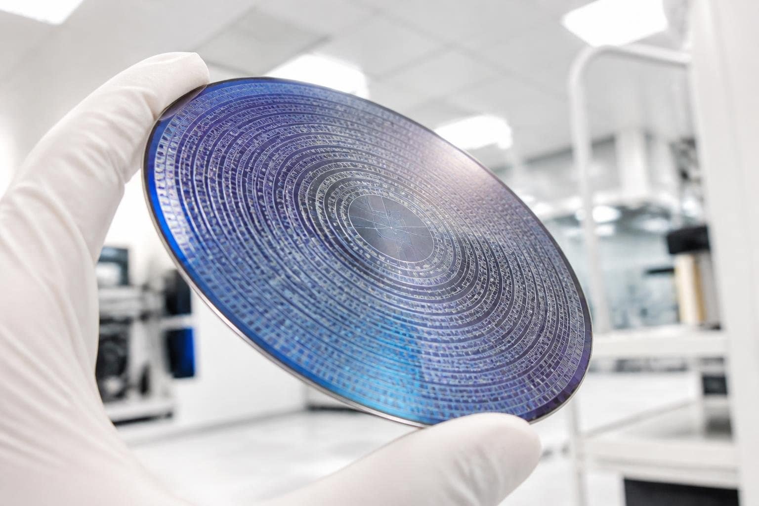 IBM pakker 100 milliarder transistorer på en fingernegl